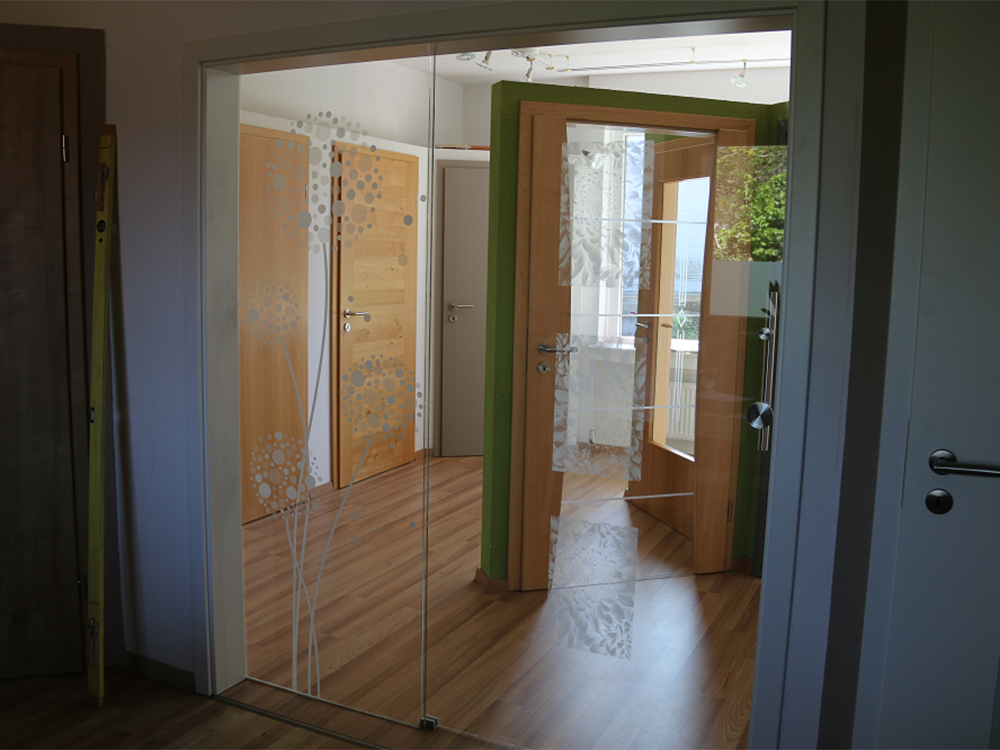 Glastür mit Dekor von Altenhoff Glastür mit dekorativem Muster für Wohnräume von Altenhoff Türen- und Fenstertechnik in Hagen a.T.W.